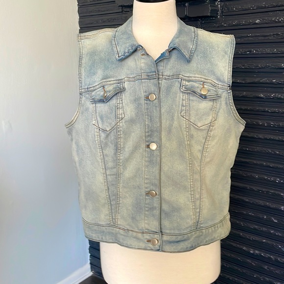 Tribal Jean - Lightweight and roomy jean jacket.  NWOT - Picture 8 of 9